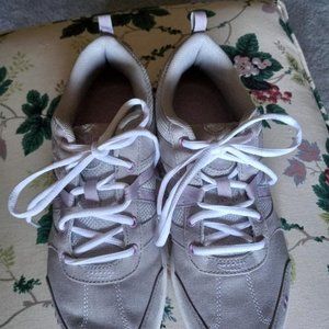 Ryka Gray/Lilac Canvas Walking Shoe. Size 8W. Practically new.